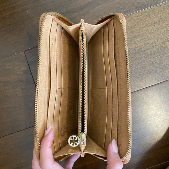 AUTHENTIC TORY BURCH CAMEL LEATHER WALLET - Picture 4 of 4